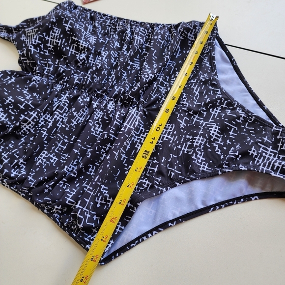 NWT NOON SWIM Women's Ruched Halter 1 Piece Swimming Suit Black White Sz 18 - Picture 3 of 16